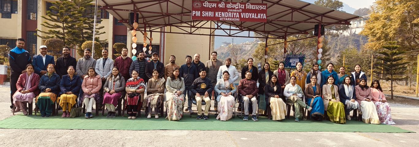 Group Pics of KV Uttarkashi on 26 January